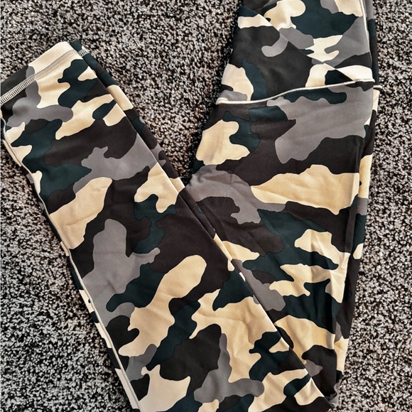 Aerie offline camo leggings size m - Picture 3 of 5
